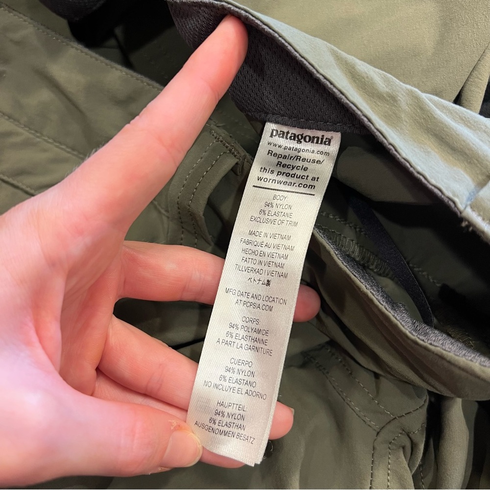 Like New Patagonia Men’s Quandary Pants Green Size 40 Regular 55181 Hiking - Picture 7 of 8